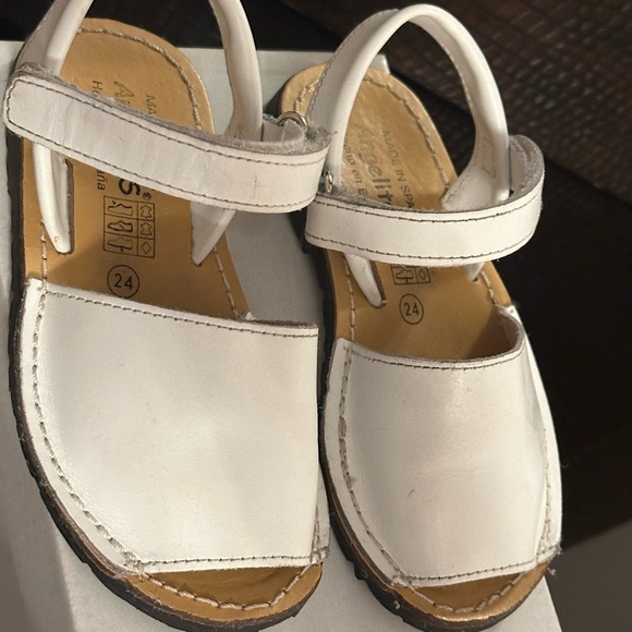Used White Menorquina Sandals w Adjustable Strap - Picture 2 of 5